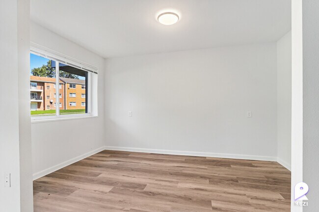 Foto del edificio - 6529 Hil-Mar Dr