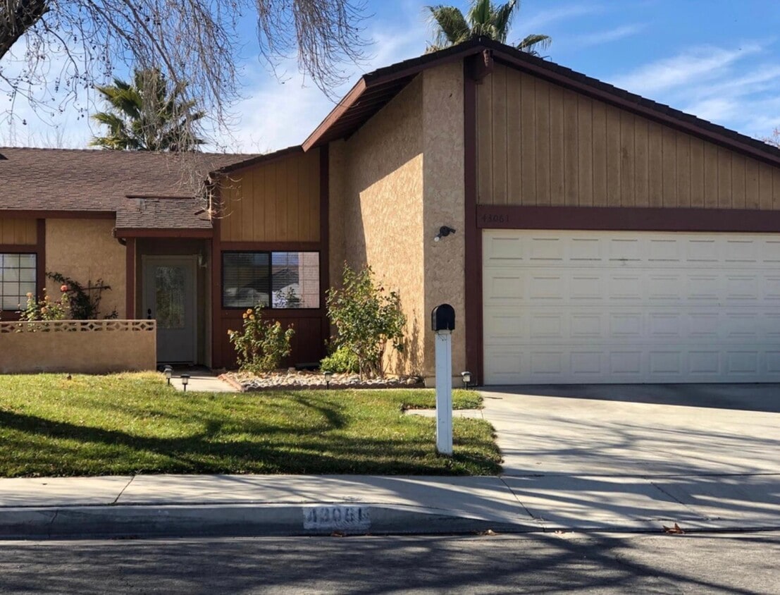 43061 Larwood St, Lancaster, CA 93536 House Rental in Lancaster, CA