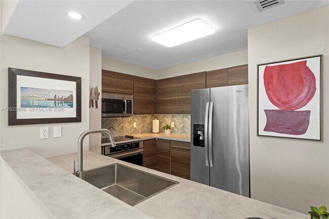 Foto del edificio - 2475 Brickell Ave