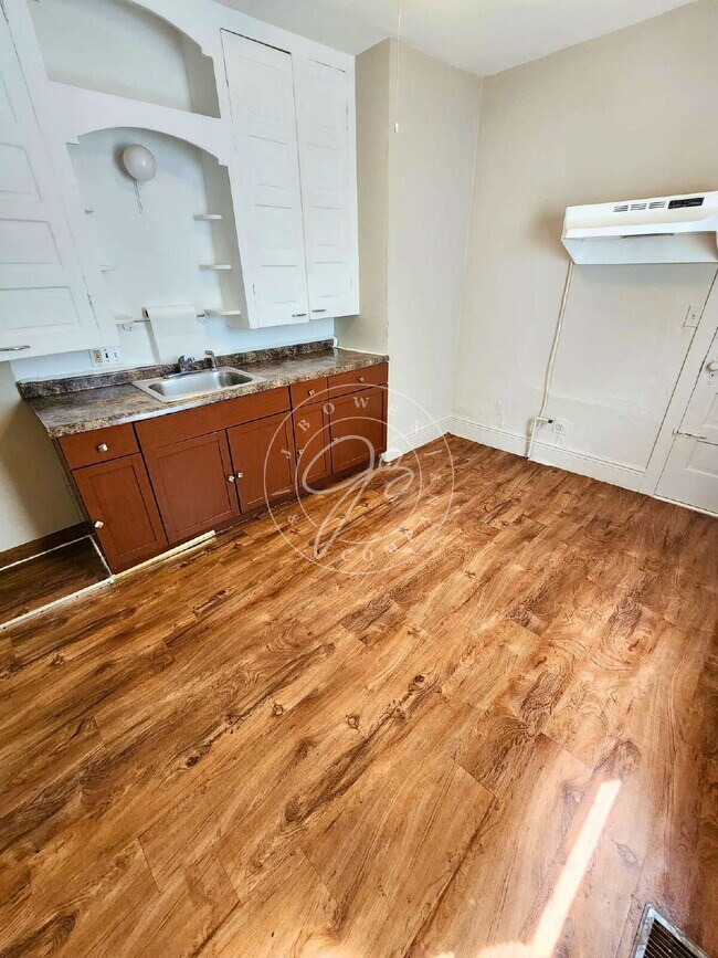 Foto del edificio - Spacious 3-Bedroom Home with Bonus Room and 1.5 Baths