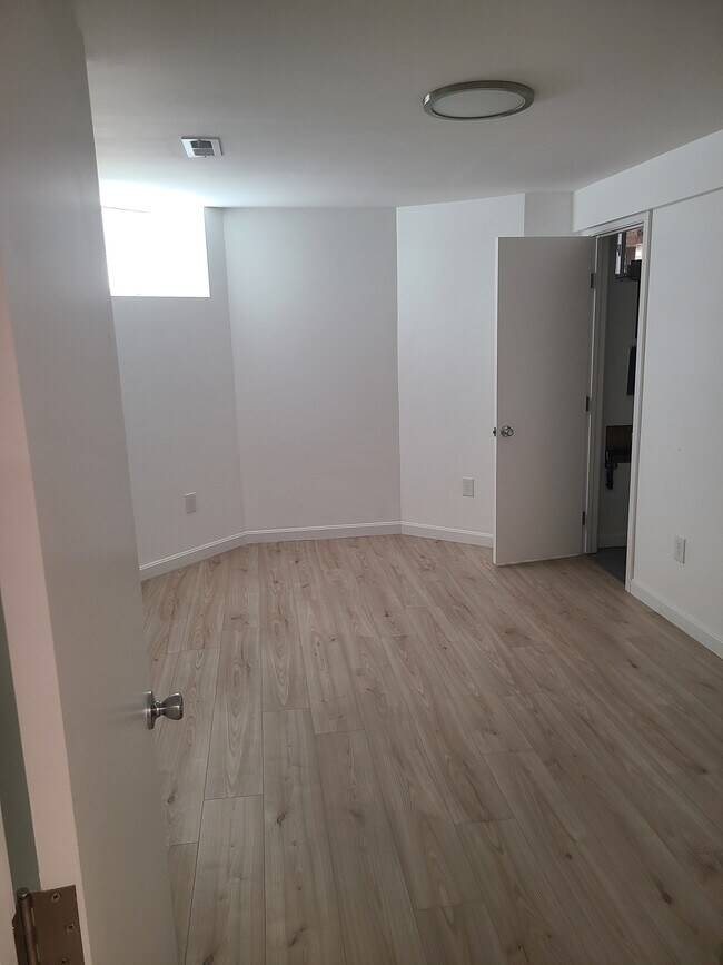 Building Photo - 26 Bentley St