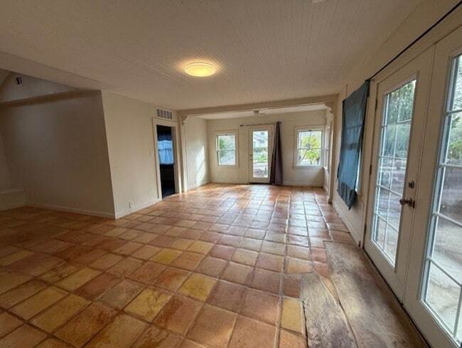 Foto del edificio - 326 Kindra Heights Rd