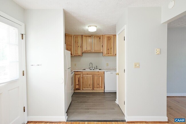 Building Photo - 1406 Chesapeake St