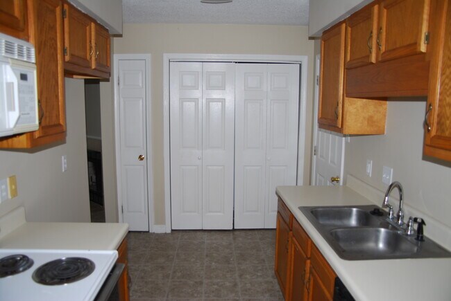Foto del edificio - 33 Heather Ln
