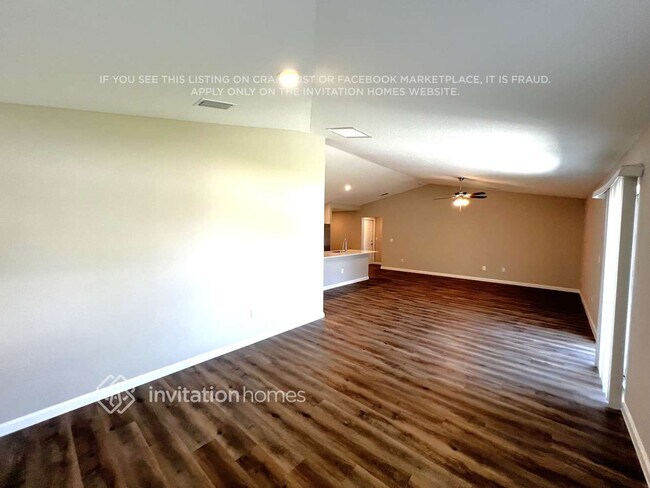 Building Photo - 691 SW Hillsboro Cir