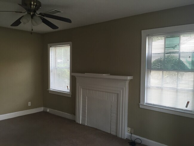 Building Photo - 2205 Camille Dr