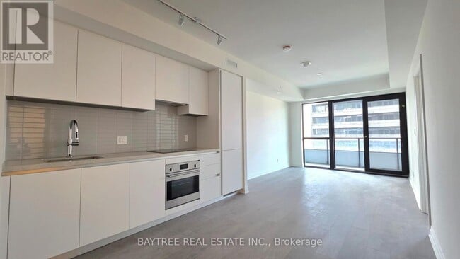 Photo du bâtiment - 4015 The Exchange