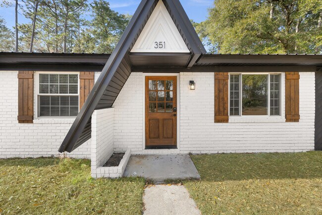 Foto del edificio - 351 Queens Way