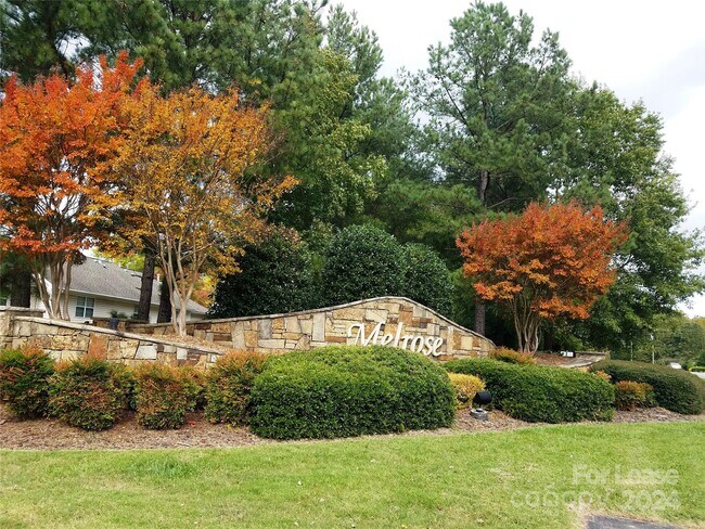 Building Photo - 4021 Melrose Club Dr