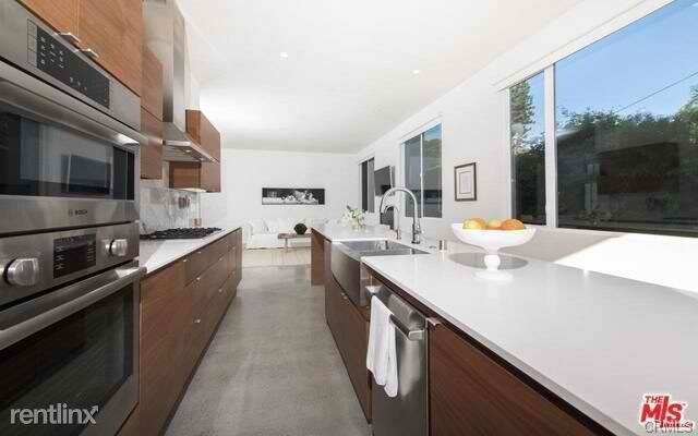 Foto del edificio - 2441 Walnut Ave