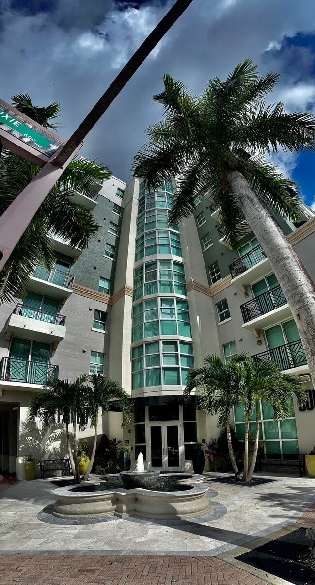 Building Photo - 600 S Dixie Hwy
