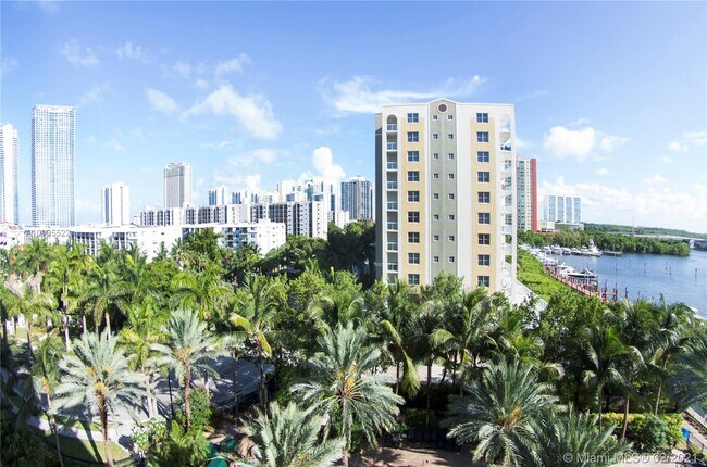 Foto del edificio - 17100 N Bay Rd