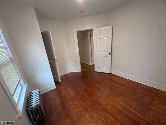 Building Photo - 182 Greenbrook Rd