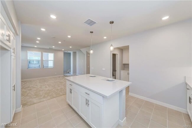 Building Photo - 3 br, 2.5 bath Townhome - 8102 Cooper Ln
