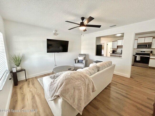 Foto del edificio - 8110 Canaveral Blvd