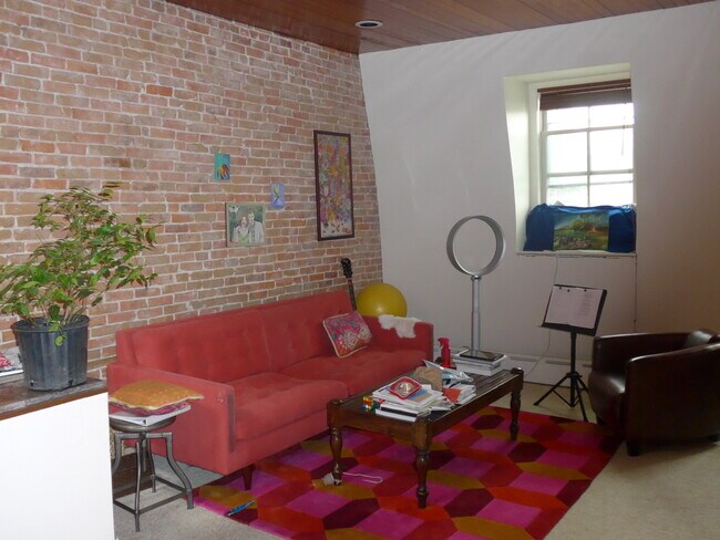 Building Photo - 102 Ellery St
