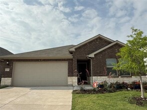 Building Photo - 2215 Gustavus Dr