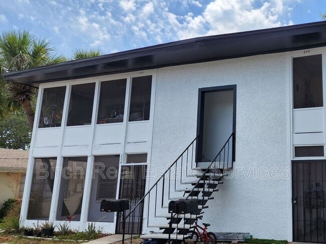 Building Photo - 204 Waverly Way