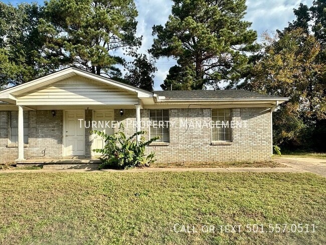 Building Photo - 8 Rosemunn Dr