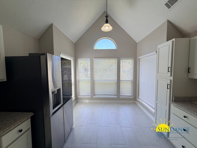 Foto del edificio - Fully Renovated 4-Bedroom Home on a Quiet Cul-de-Sac!