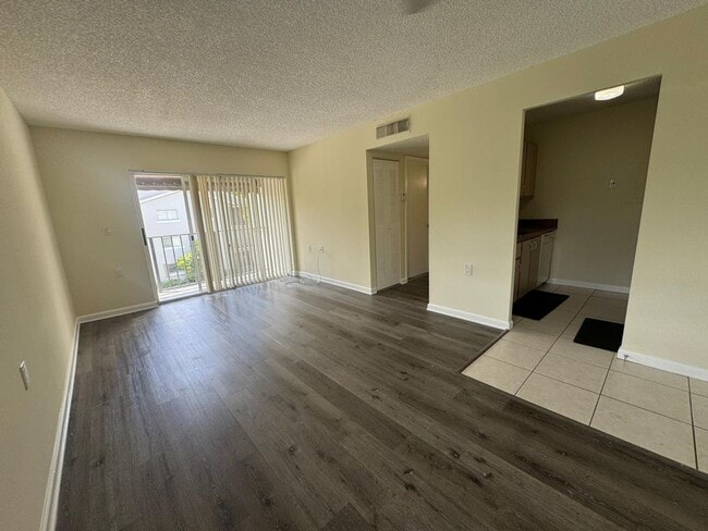 Spacious 1/1 Condo – Great Location! - Spacious 1/1 Condo – Great Location!