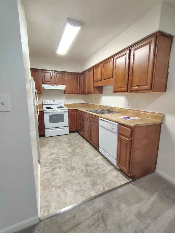 Building Photo - 600 Reusens Rd