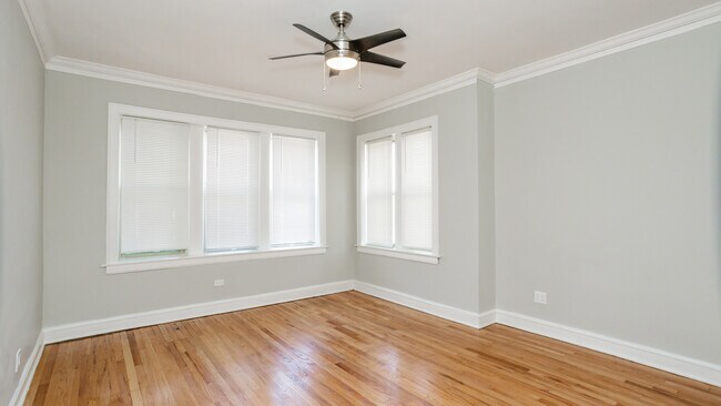 Building Photo - 1621 W 76th St