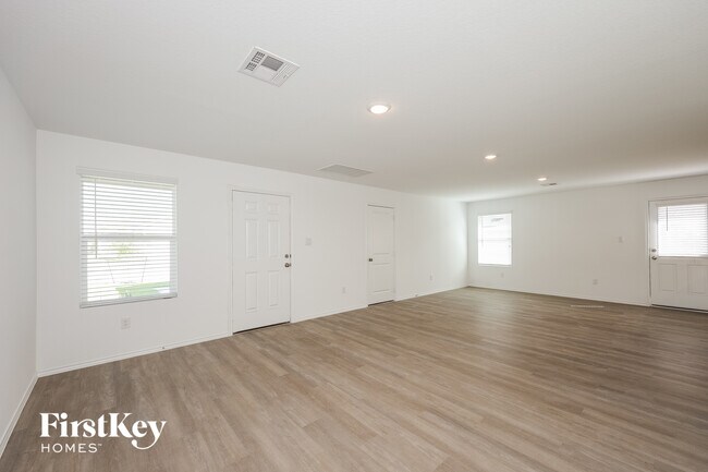 Foto del edificio - 6532 Scarecrow Wy