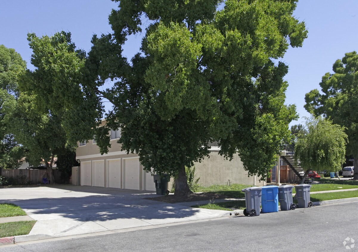 Building Photo - 6685 Imperial Dr