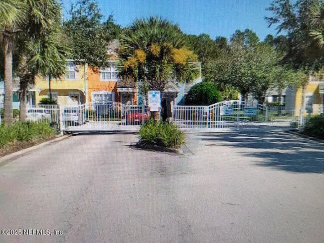 Foto del edificio - 12311 Kensington Lakes Dr