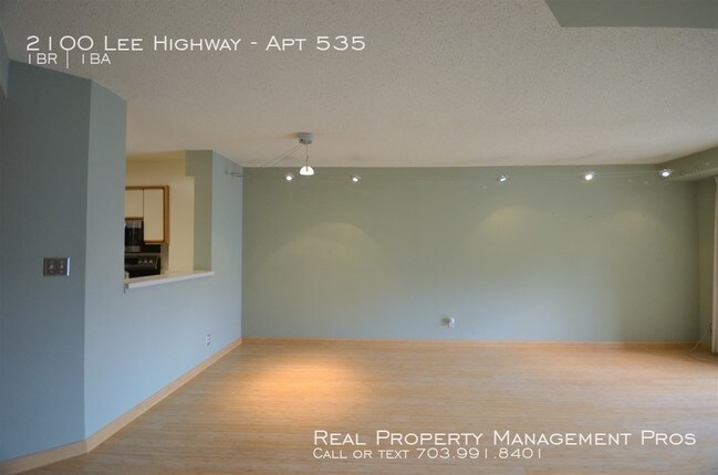 Building Photo - Top Floor Condo- Walk to Metro!