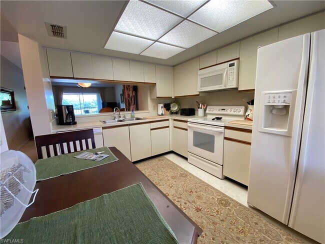 Foto del edificio - 13021 Cross Creek Blvd