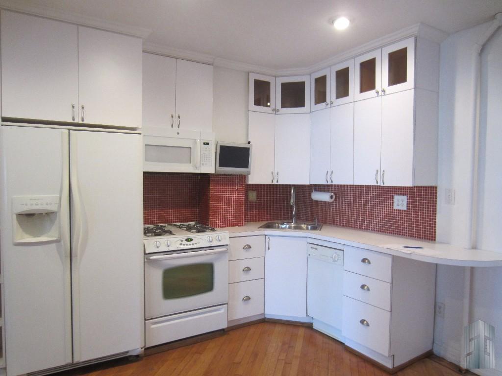 Primary Photo - 300 Atlantic Ave