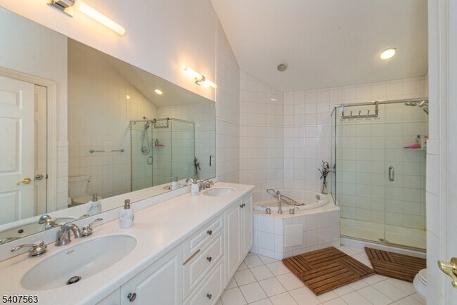 Foto del edificio - 115 Kensington Ln