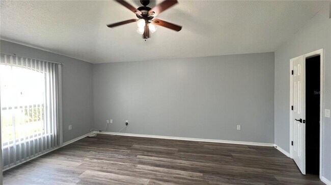 Foto del edificio - 485 Martigues Dr