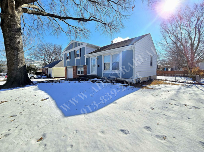 Foto principal - FANTASTIC 3 Bed 2 Bath Home in Overland pa...