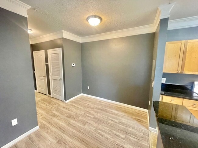 Building Photo - Orlando - 2 Bedroom, 2 Bathroom - $1695.00