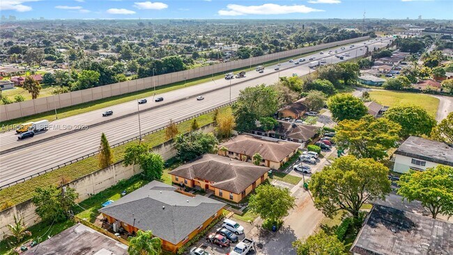 Foto del edificio - 1800 NW 52nd Ave