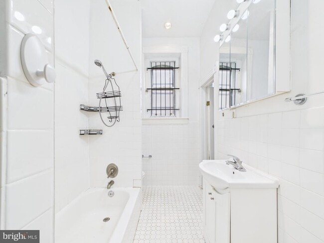 Building Photo - 3510 Hamilton St