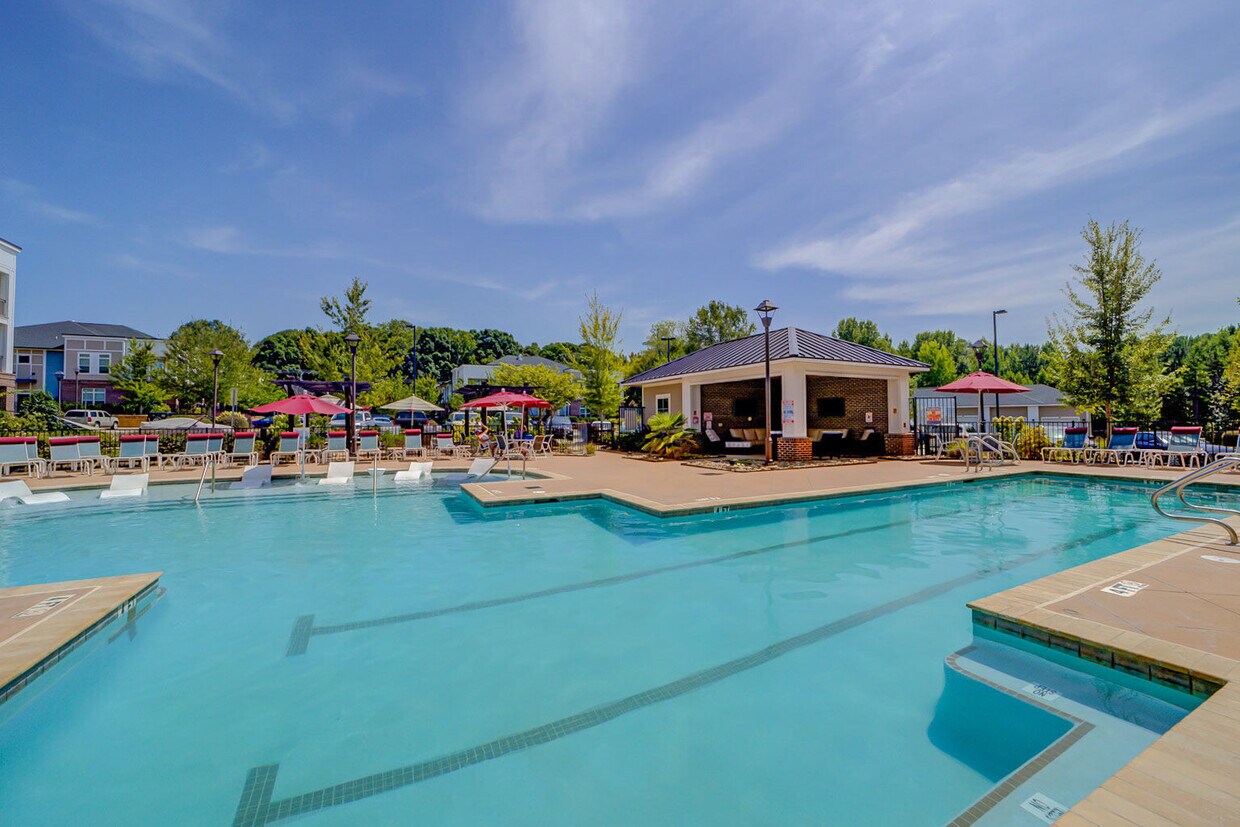 Holly Crest Apartments in Huntersville, NC