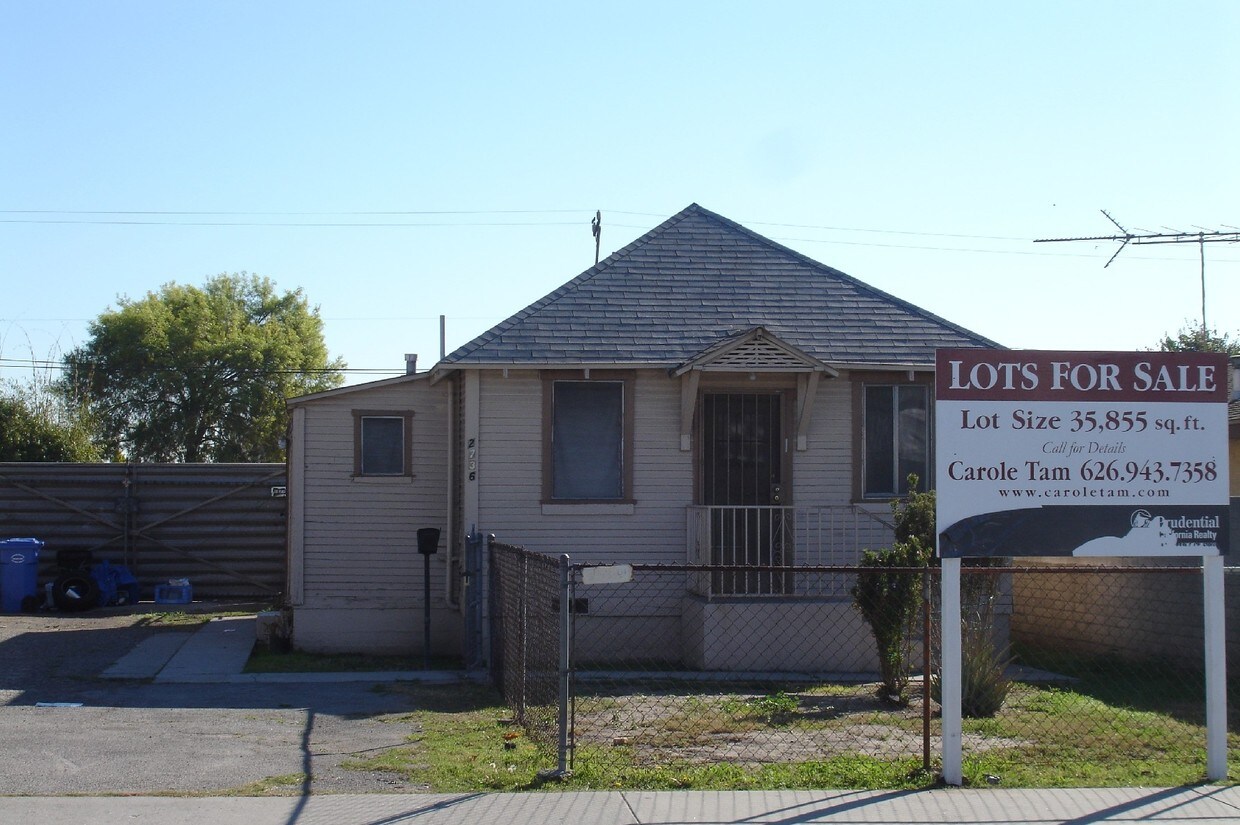 Primary Photo - 2736-2740 Delta Ave