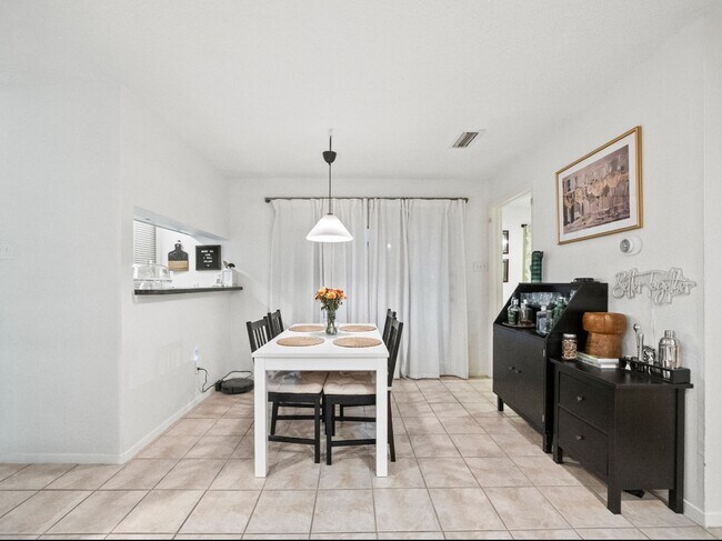 Building Photo - 1909 Chasewood Cir