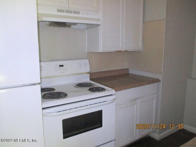 Foto del edificio - 5223 Archery Ave