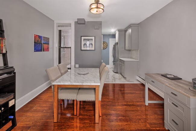 Building Photo - 1110 Park Ave