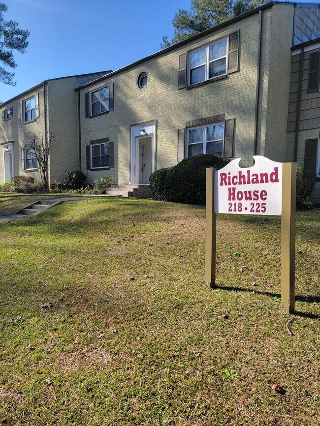 Building Photo - 4600 Fort Jackson Blvd Unit 220