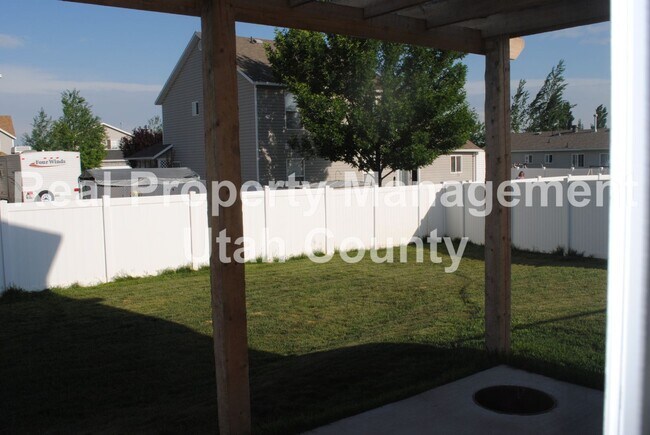 Building Photo - Spanish Fork Home