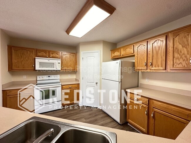 Building Photo - 610 Thistle Dr