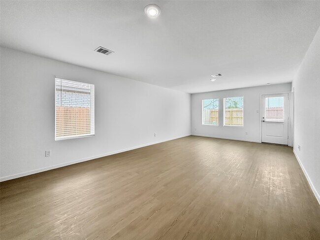 Foto del edificio - 5830 Starling Dr
