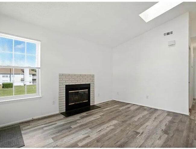 Building Photo - 607 Pylon Ct
