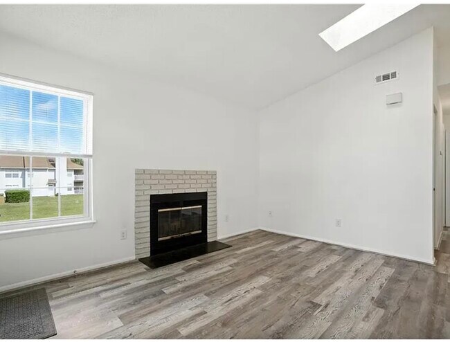 Foto del edificio - 607 Pylon Ct